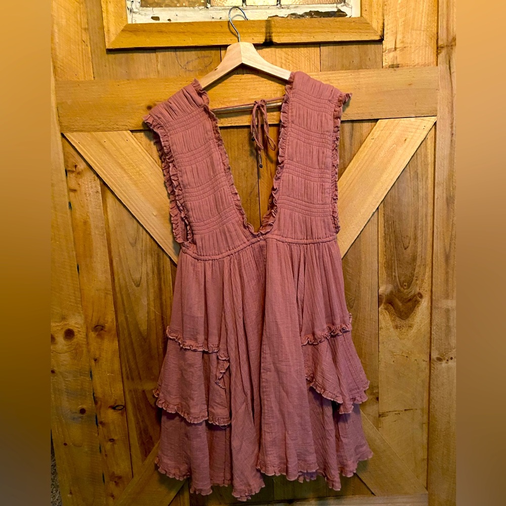 Free People Large layered tier dress. Summery, breezy, ties in front and back.